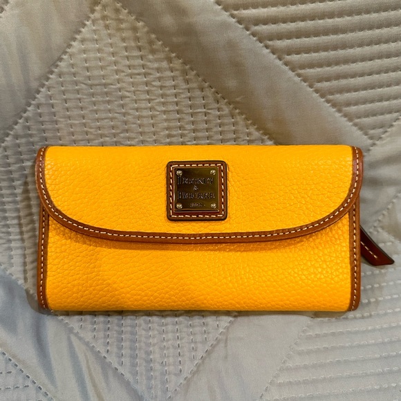 Dooney & Bourke Handbags - Brand new Dooney & Bourke wallet